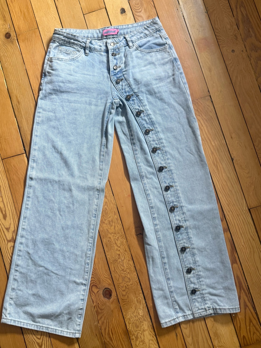 Edikted Light Blue High-Rise Button-Front Women’s Jeans